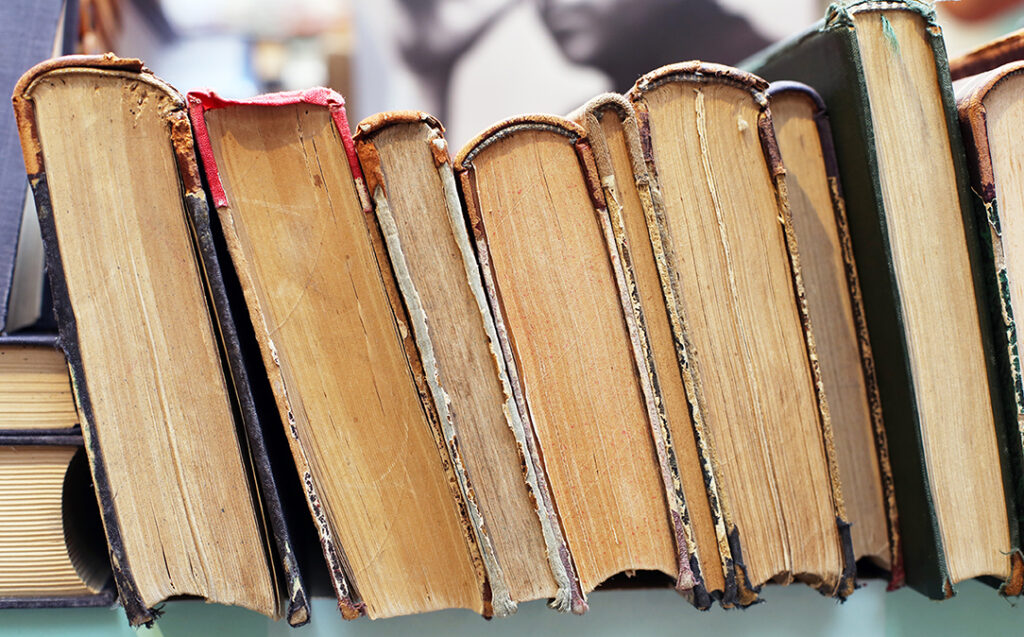 libri-assorbono-odore-di-fumo