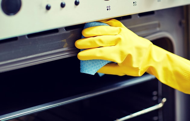 Pulire il forno con metodi naturali